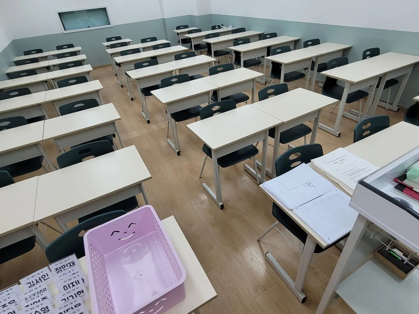 교촌동 학원청소 시공 현장 — 강의실 마감