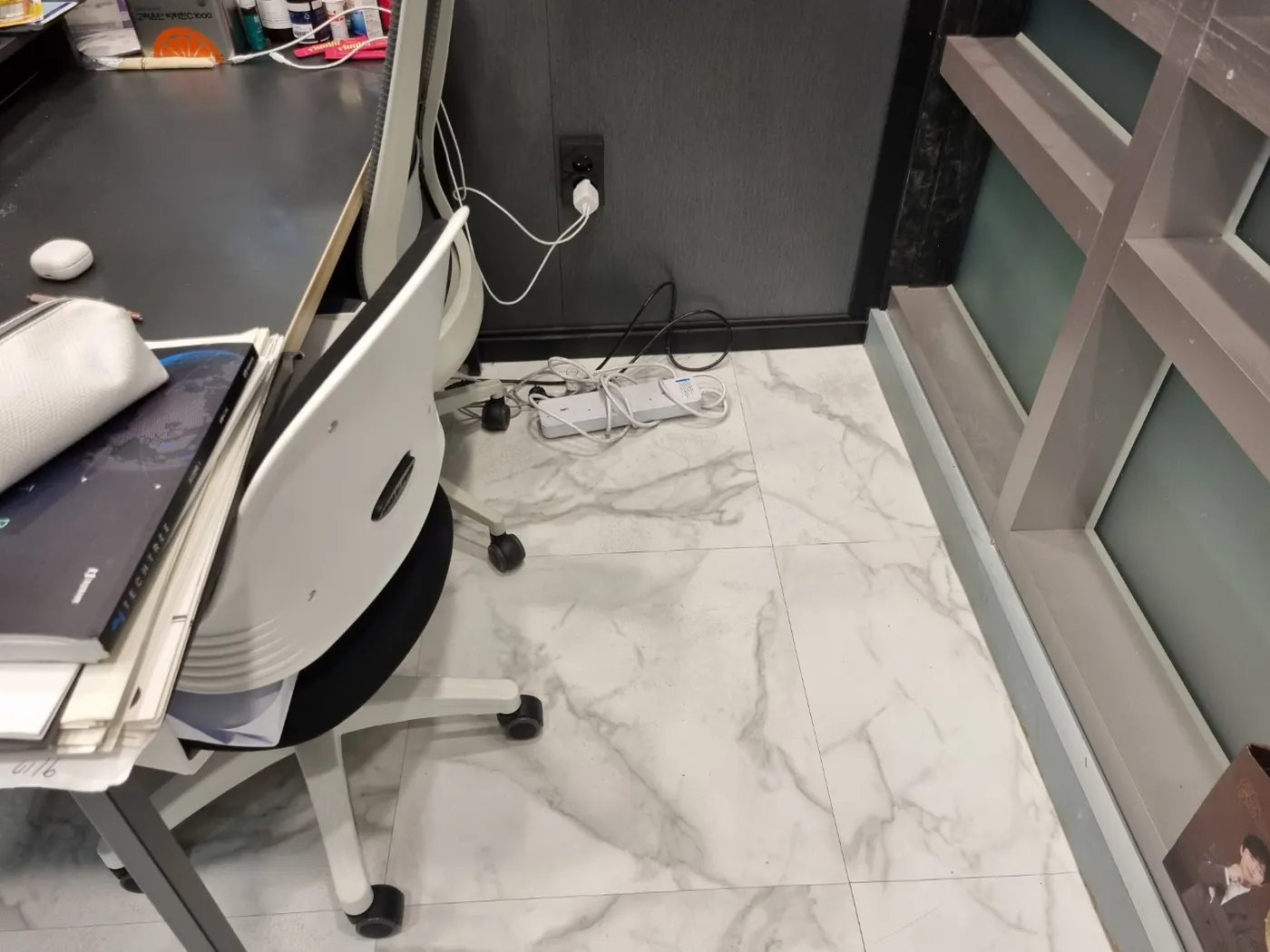 데스크·수납장 정리 — 문창동 학원청소 현장
