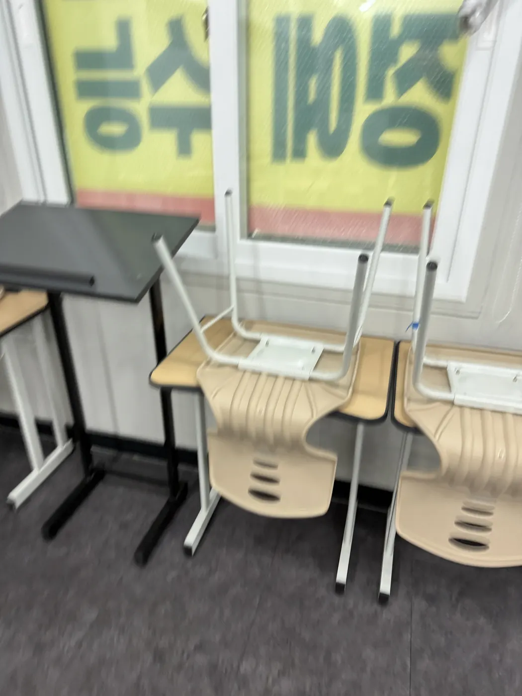 좌석 사이 바닥 — 낭월동 학원청소 현장