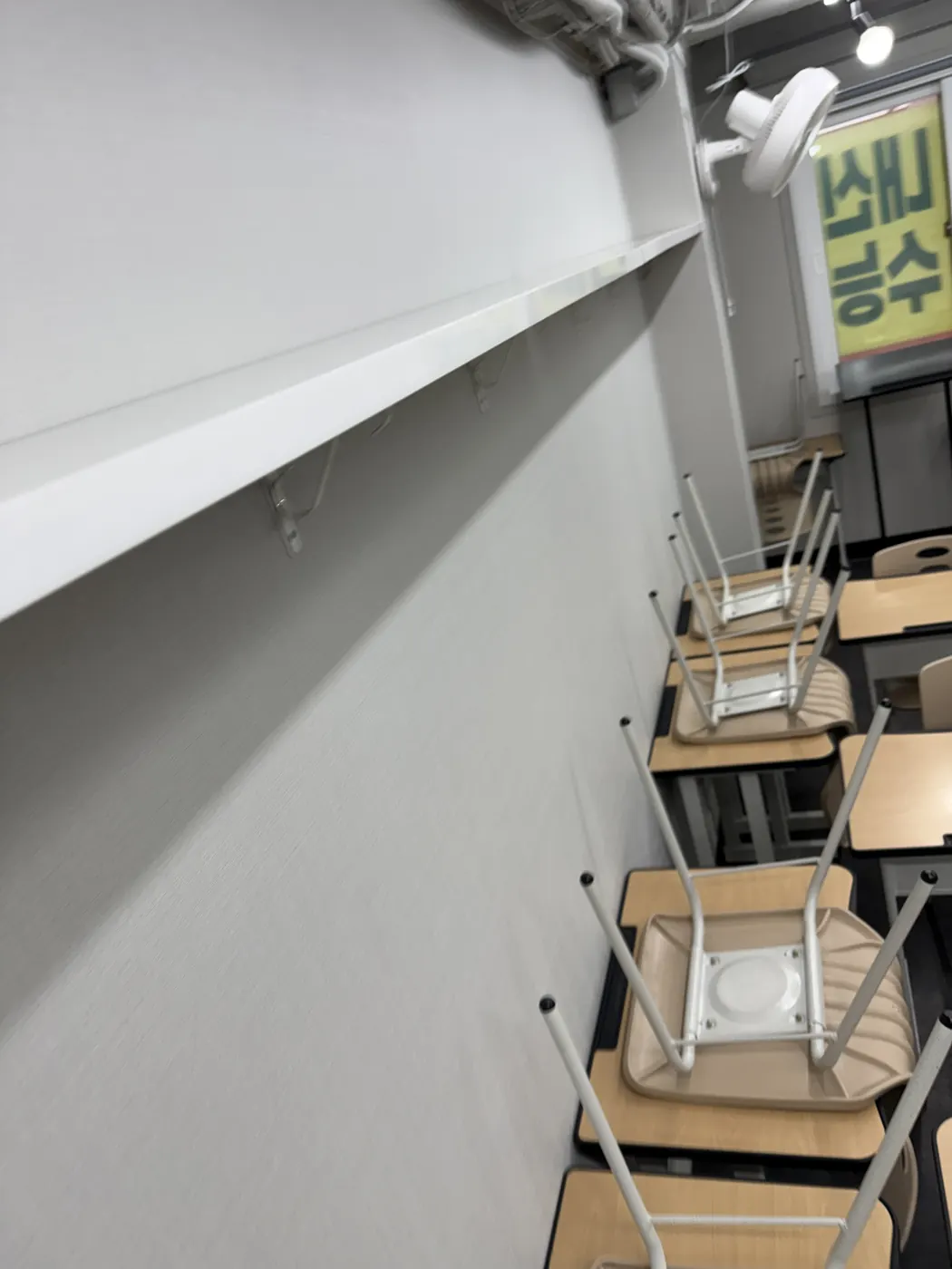 내동 학원청소 시공 현장 — 복도 바닥 관리