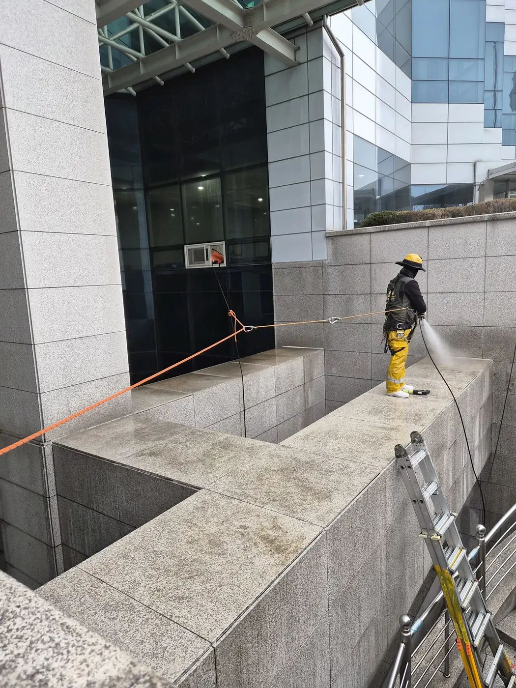 대전광역시 외벽청소 시공 현장 — 고압 세척