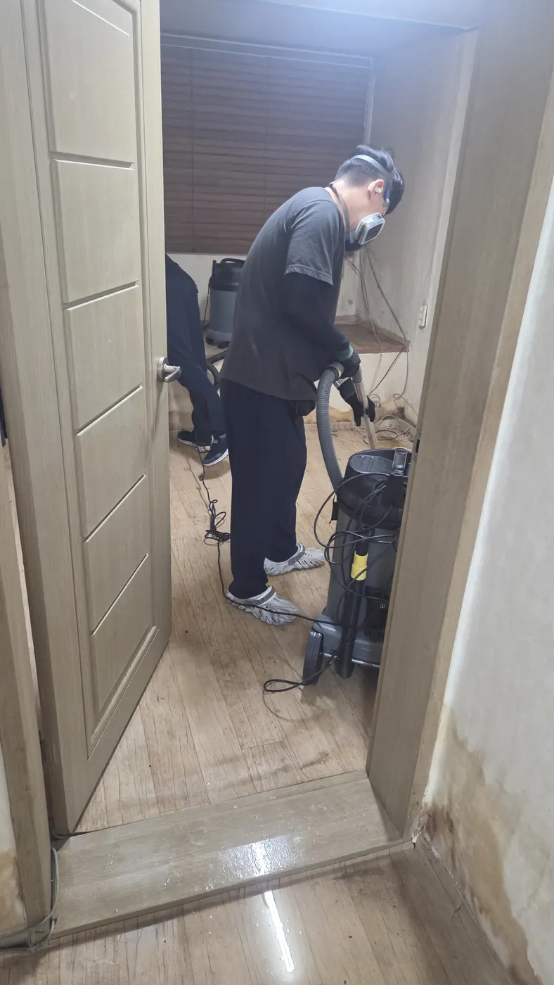 오염 제거 — 동구 침수청소 현장