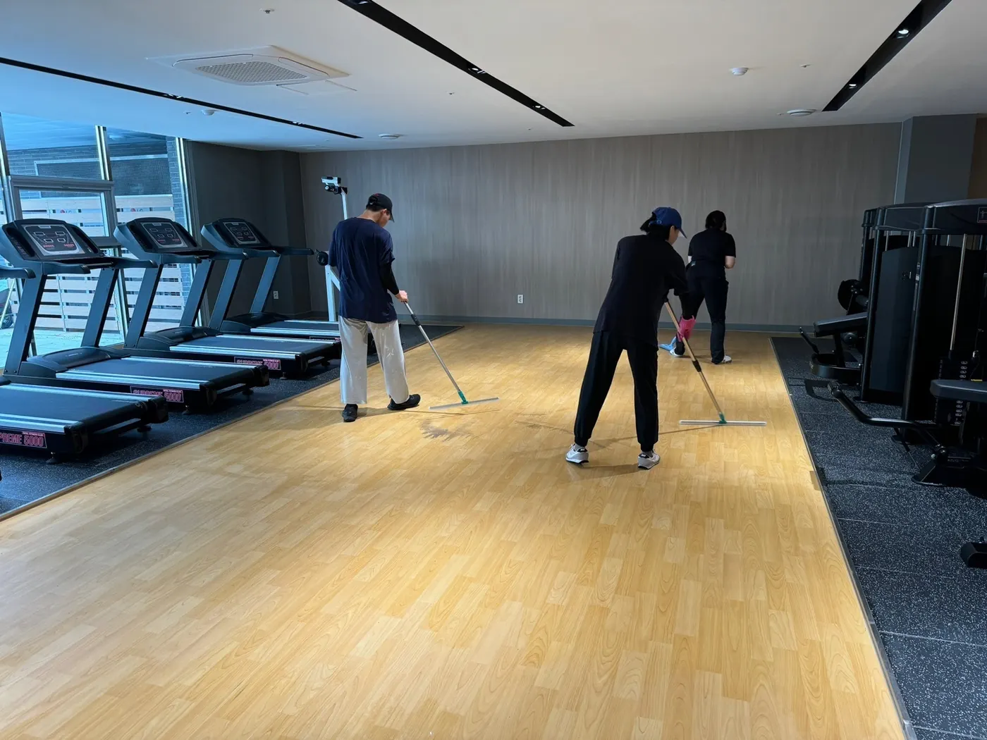 작업 진행 — 서구 헬스장청소 현장