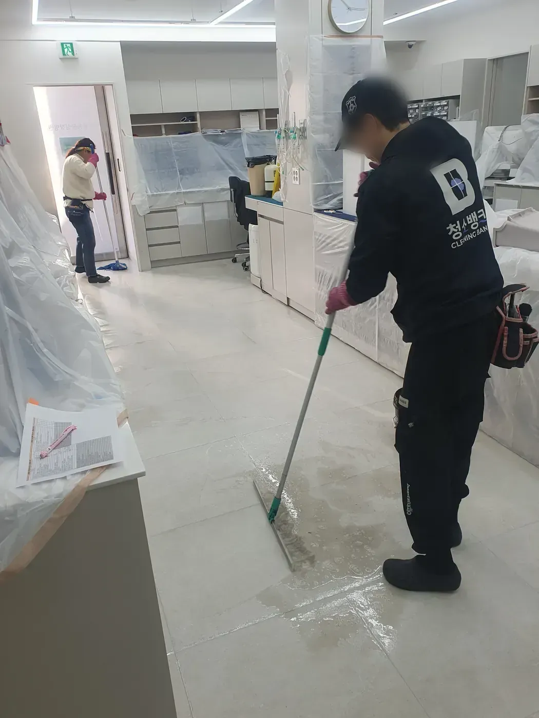 바닥 물걸레 마감 — 대덕구 병원청소 현장