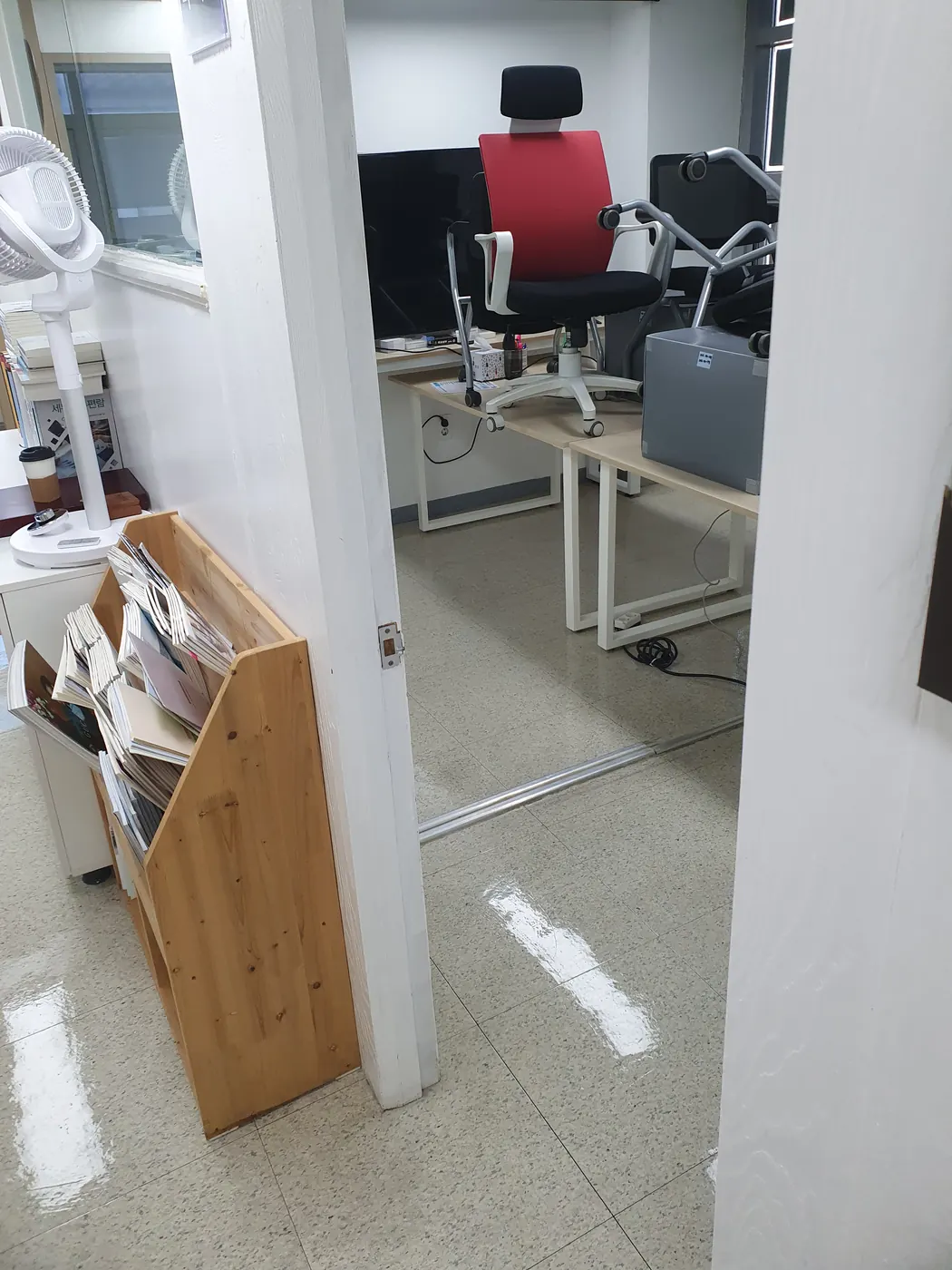 대흥동 사무실청소 시공 현장 — 바닥 광택 마감
