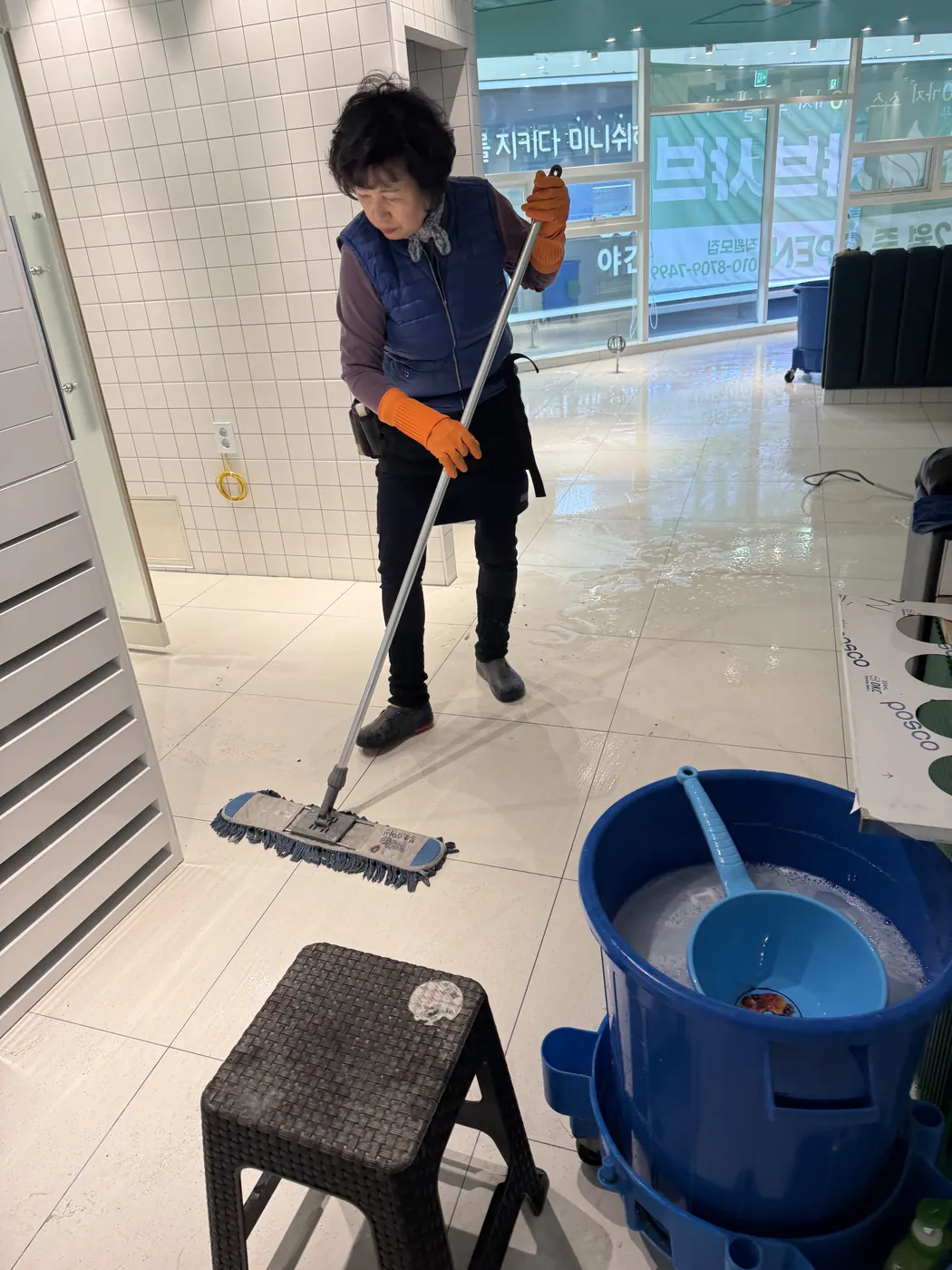 가양동 식당청소 시공 현장 — 바닥 마감 상태