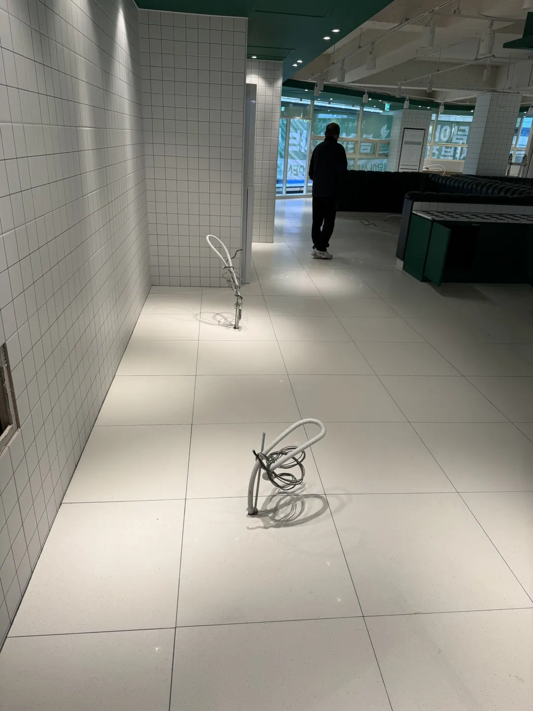 대성동 식당청소 시공 현장 — 주방 바닥 세정