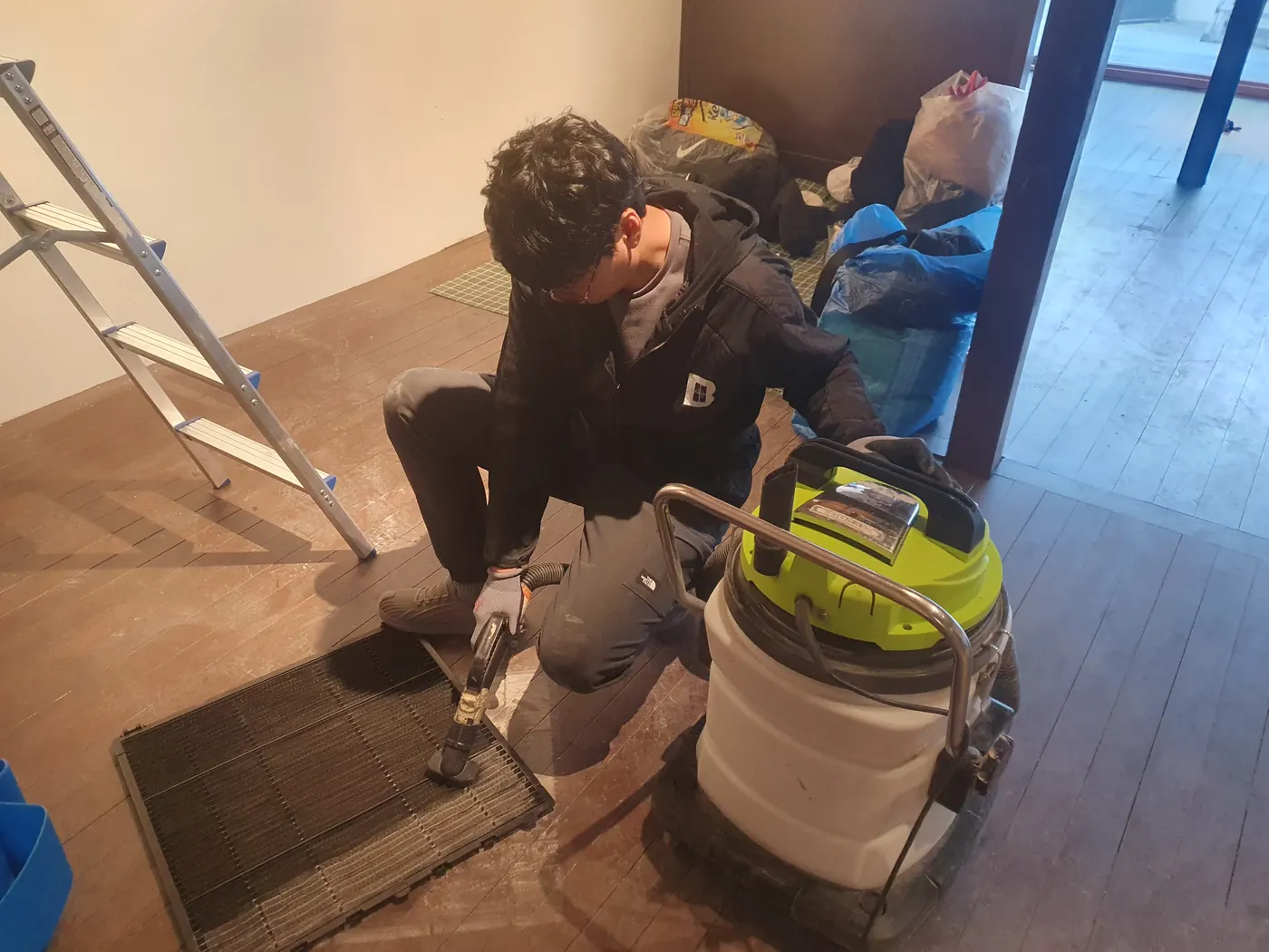 세정 진행 — 도마동 식당청소 현장
