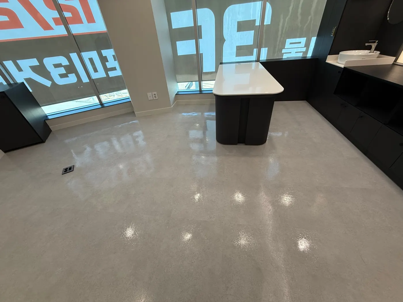 동구 상가청소 시공 현장 — 매장 바닥 관리