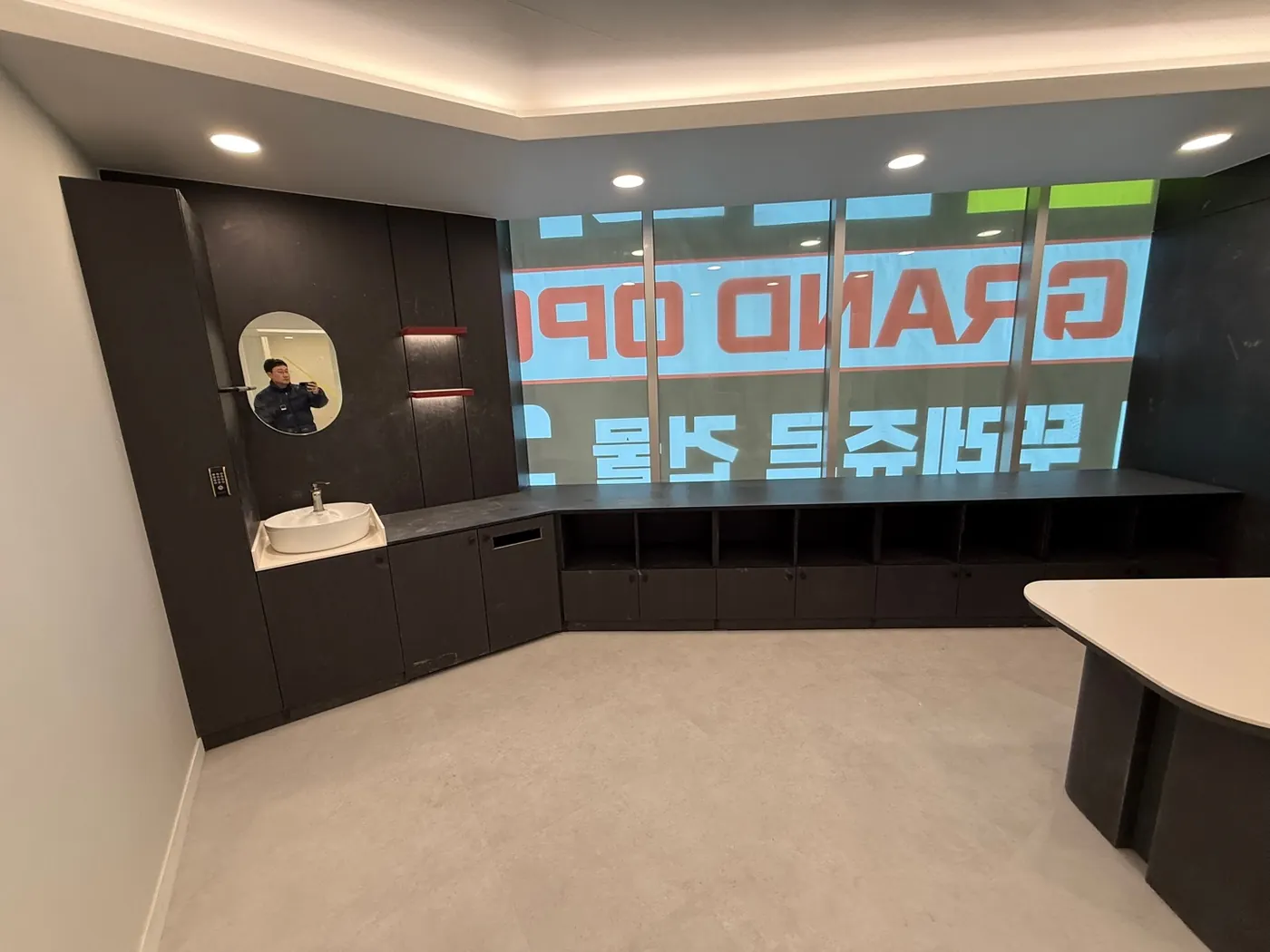 쇼케이스·집기 — 목상동 상가청소 현장