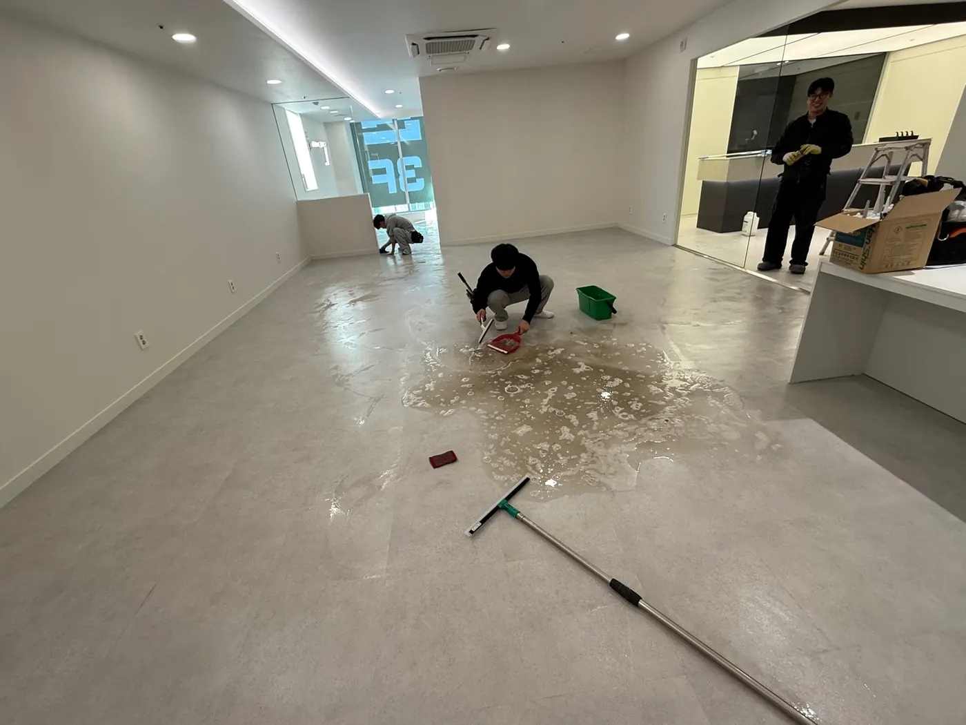 세정 진행 — 유성구 상가청소 현장