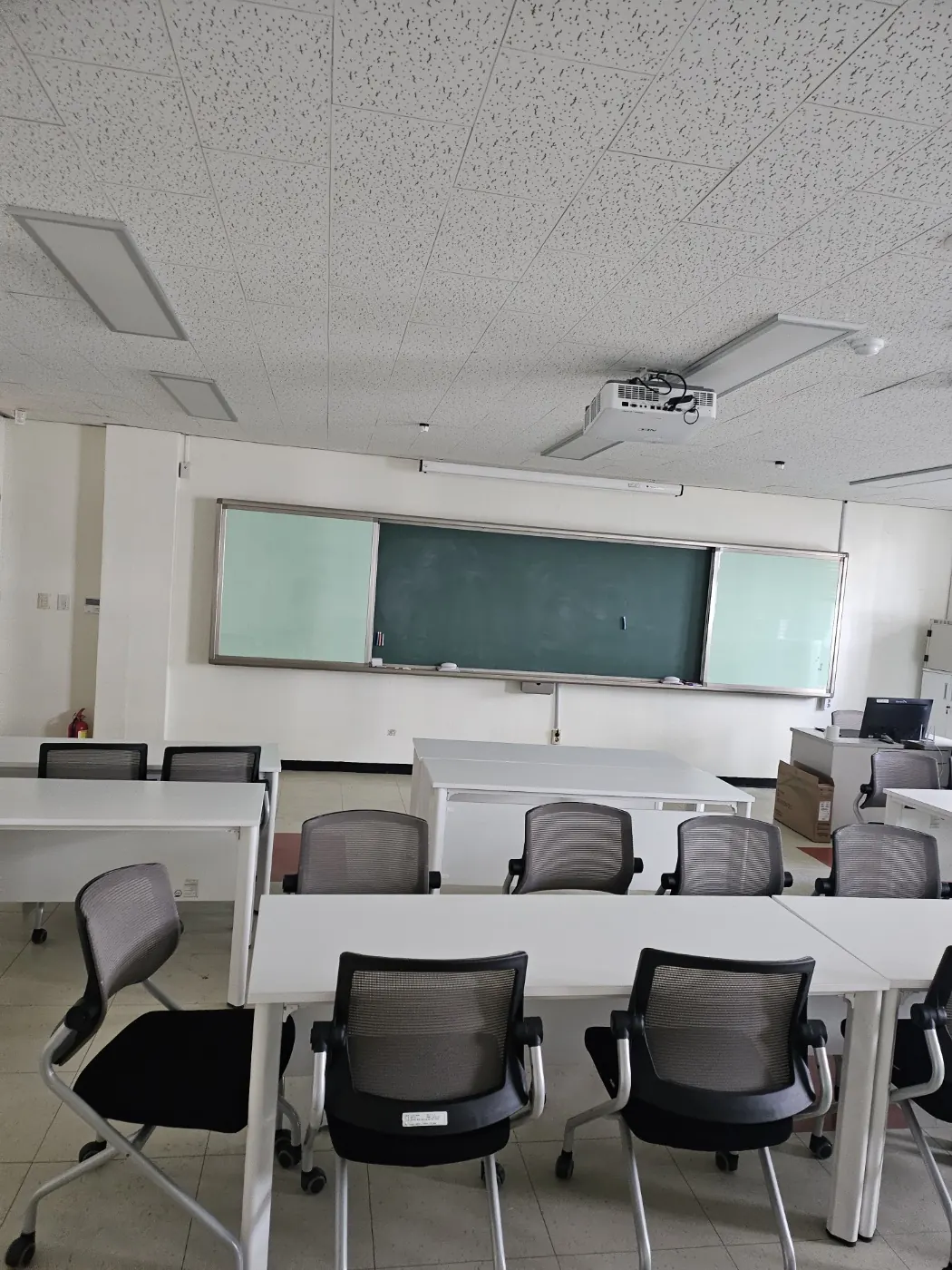 석봉동 학교청소 시공 현장 — 교실 마감