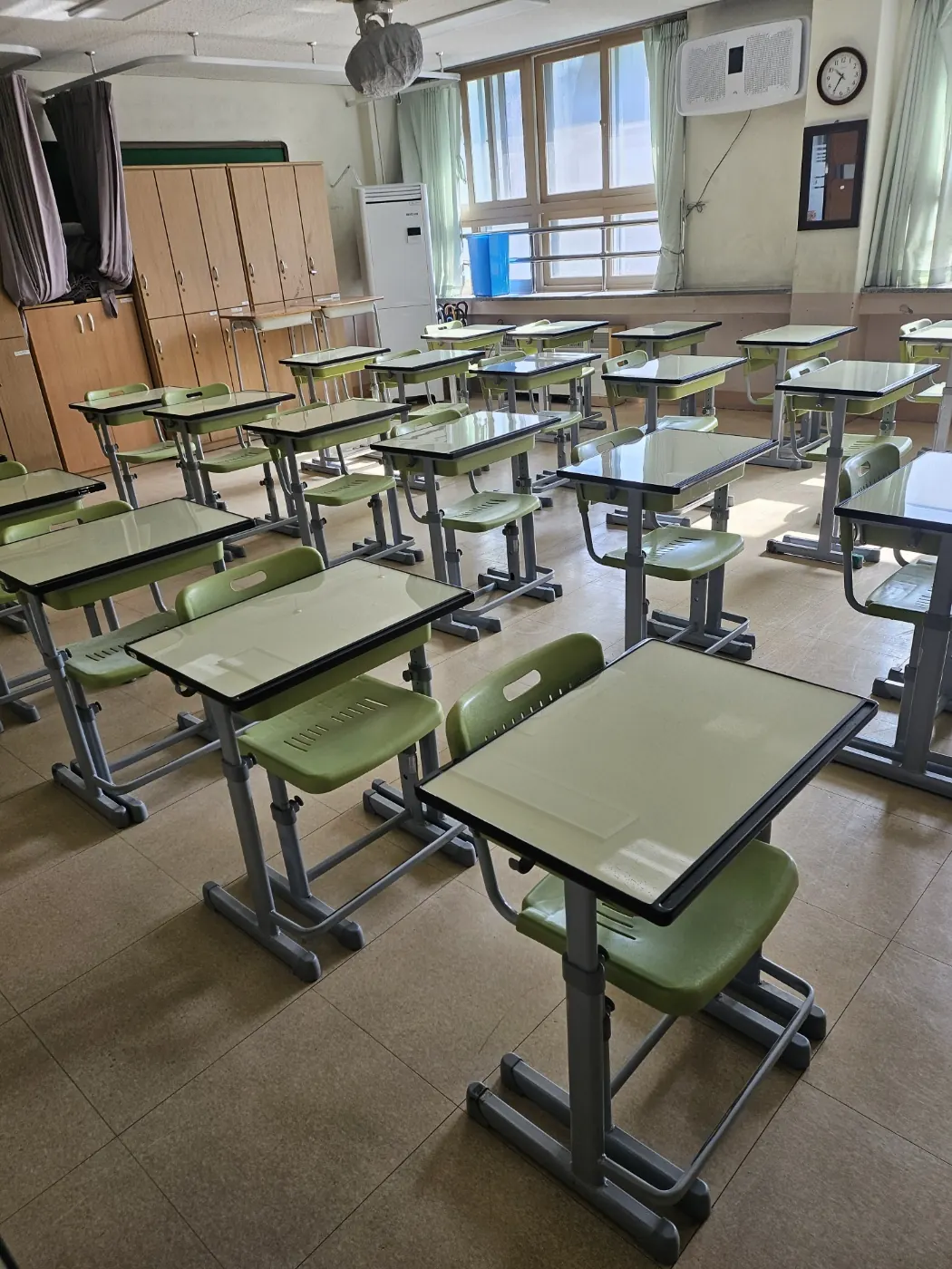 천동 학교청소 시공 현장 — 교실 정리