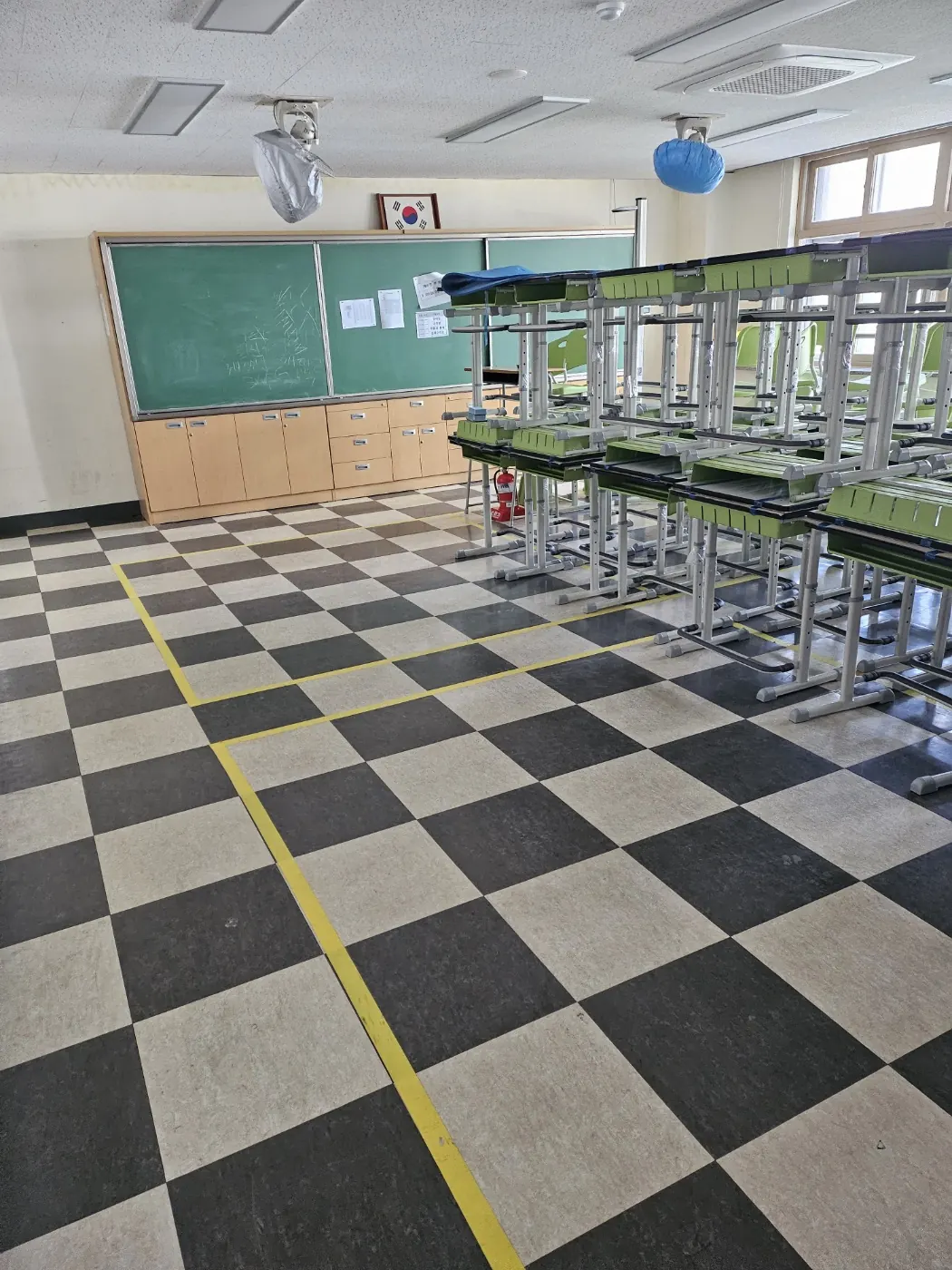 유성구 학교청소 시공 현장 — 교실 정리