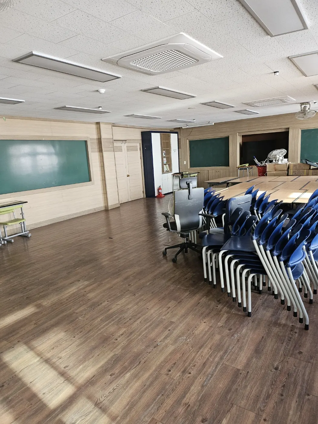 덕암동 학교청소 시공 현장 — 교실 정리