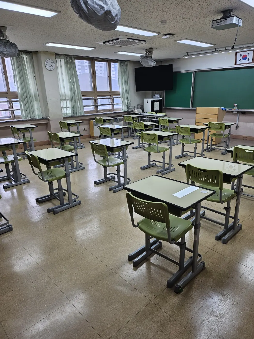가오동 학교청소 시공 현장 — 교실 마감