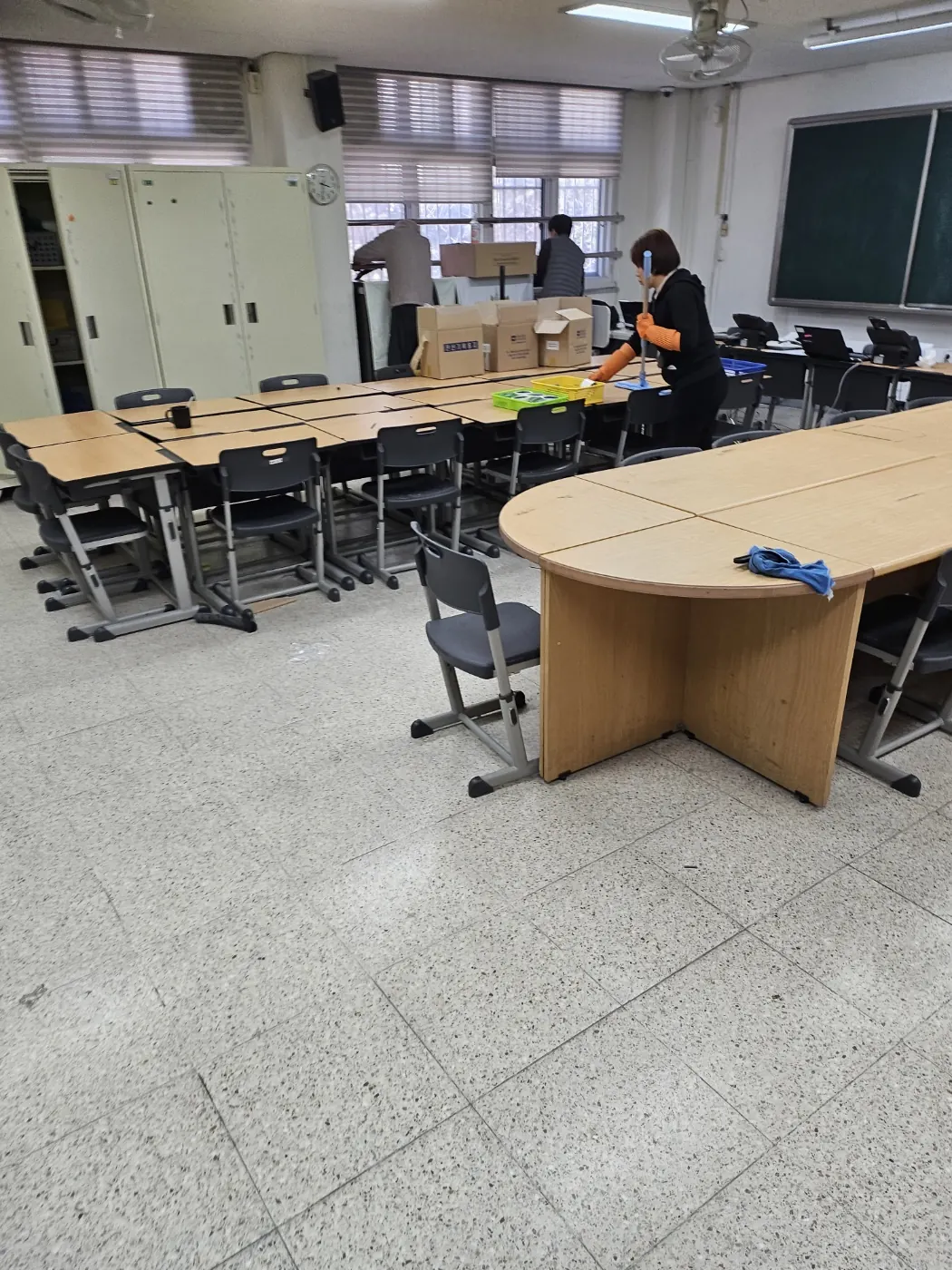 노은동 학교청소 시공 현장 — 교실 정리