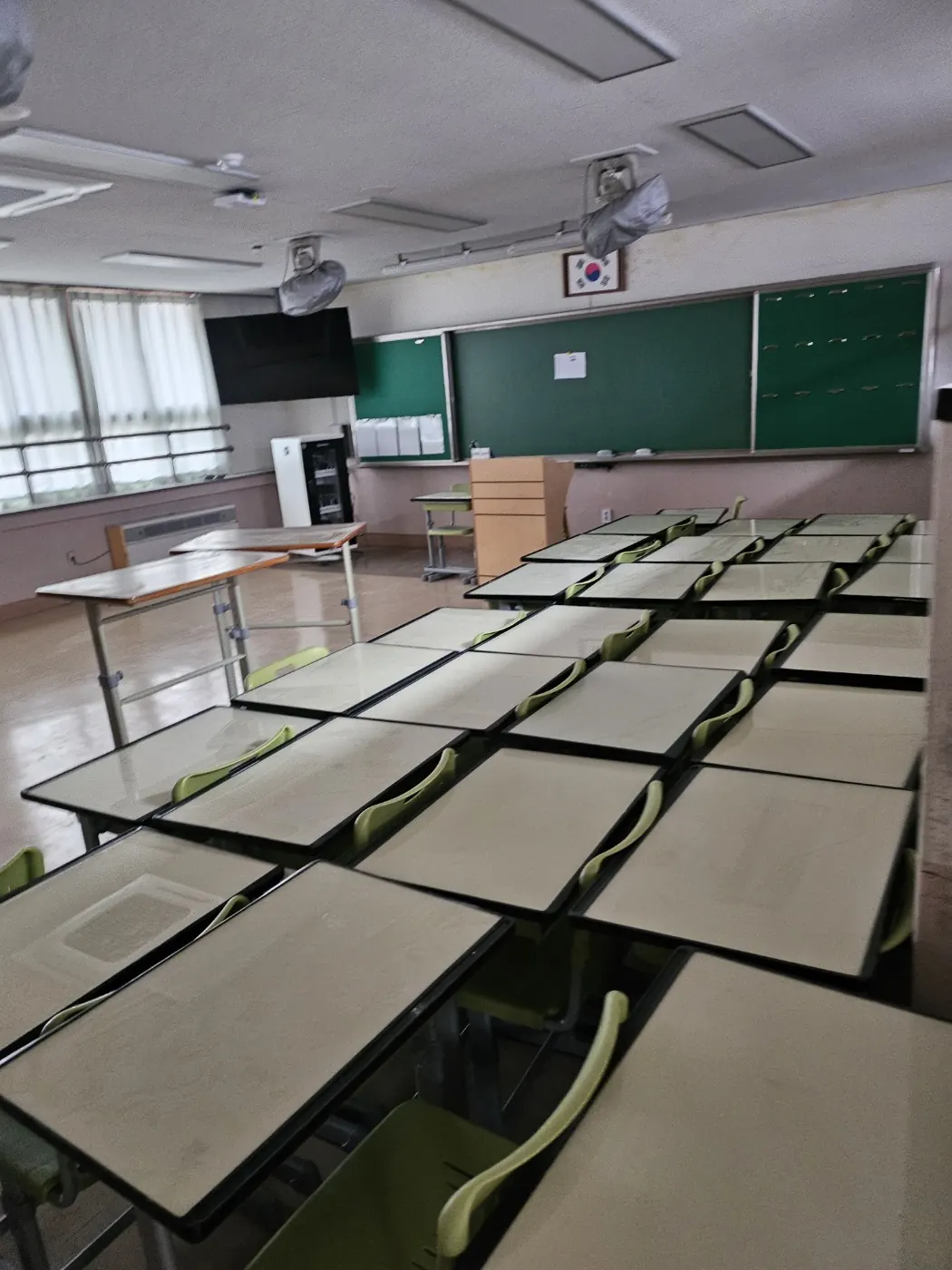 내탑동 학교청소 시공 현장 — 교실 마감
