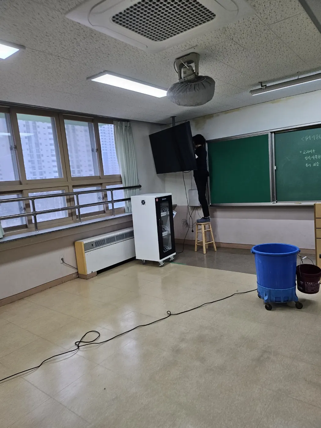 신안동 학교청소 시공 현장 — 교실 정리
