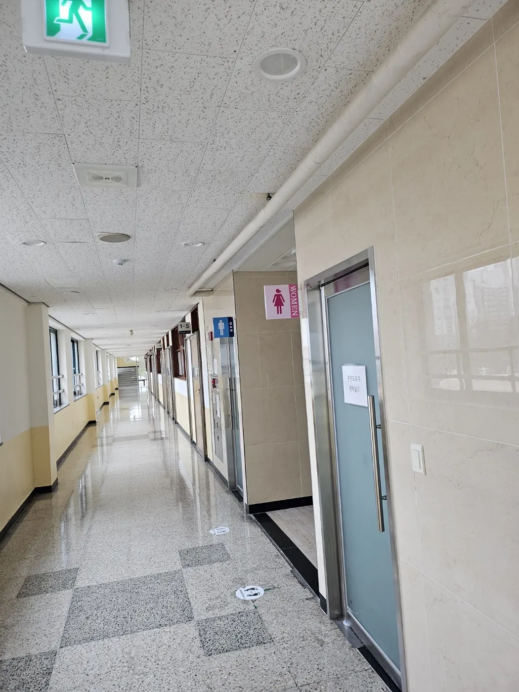 서구 학교청소 시공 현장 — 통로 정리