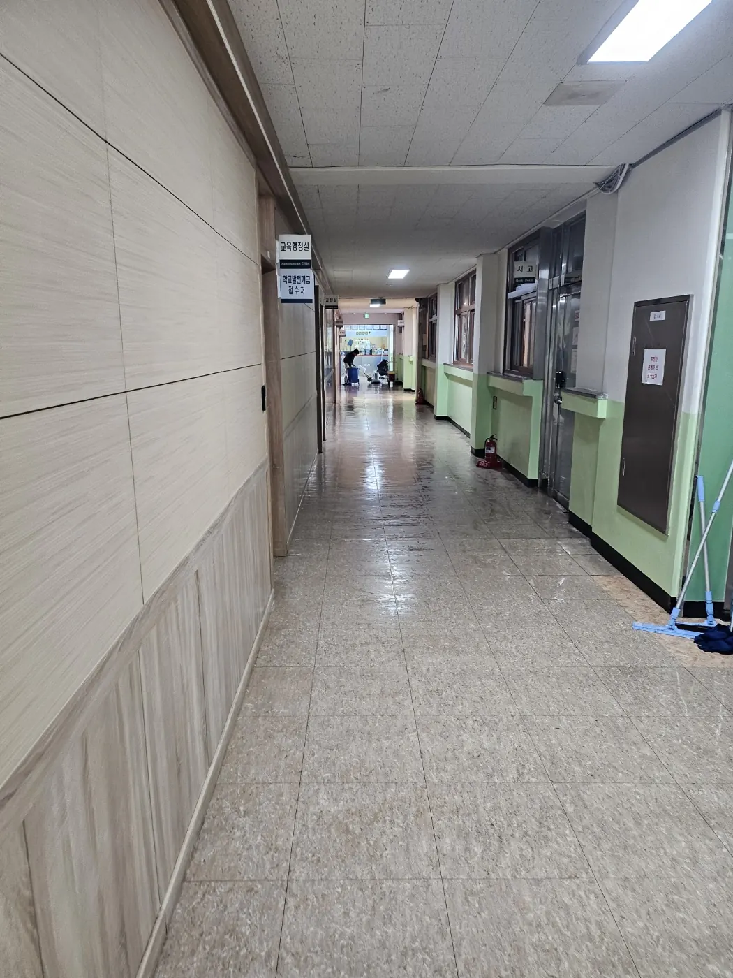 비룡동 학교청소 시공 현장 — 복도 관리