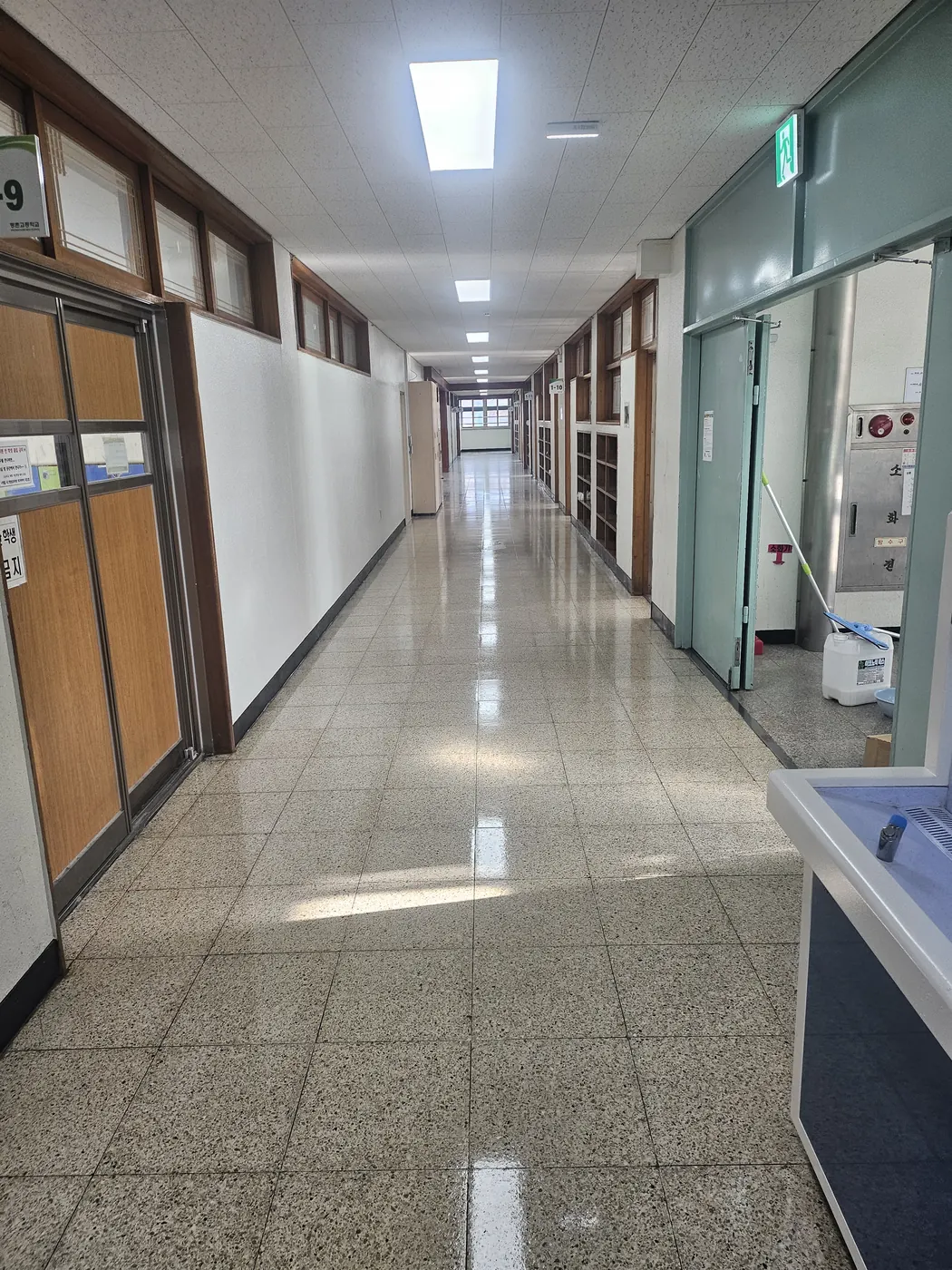 목상동 학교청소 시공 현장 — 복도 관리