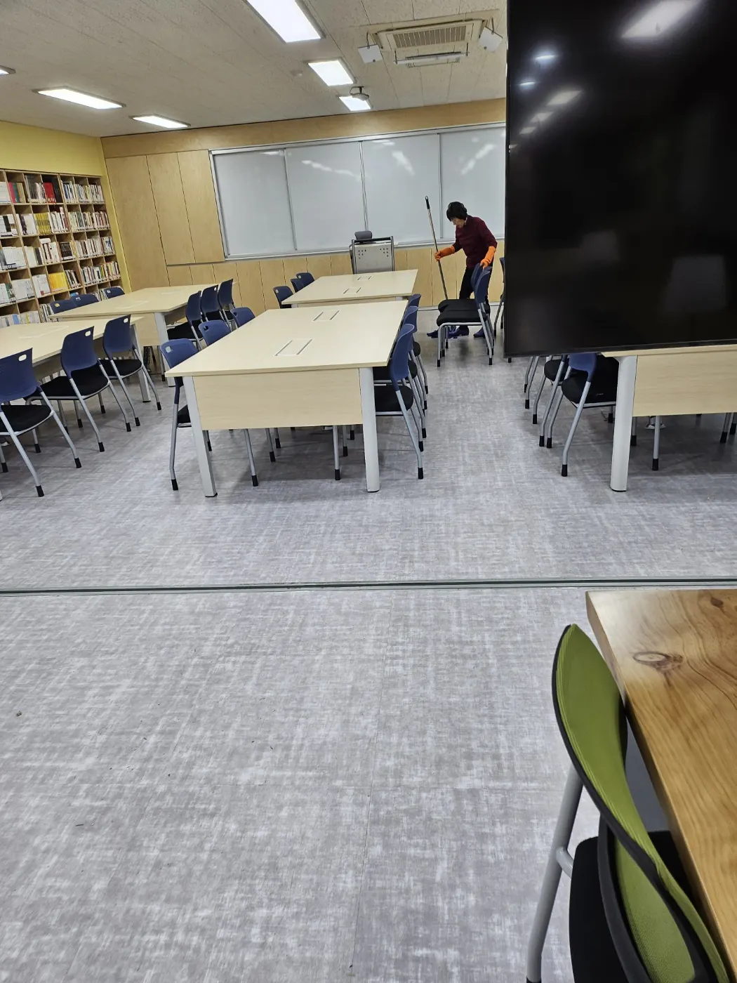 도서관 정리 — 갈마동 학교청소 현장