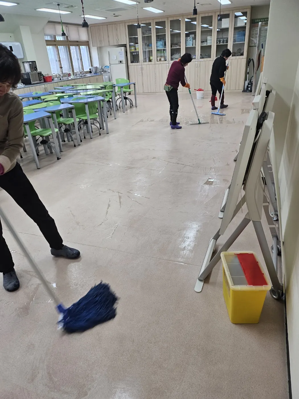 바닥 물걸레 마감 — 삼정동 학교청소 현장