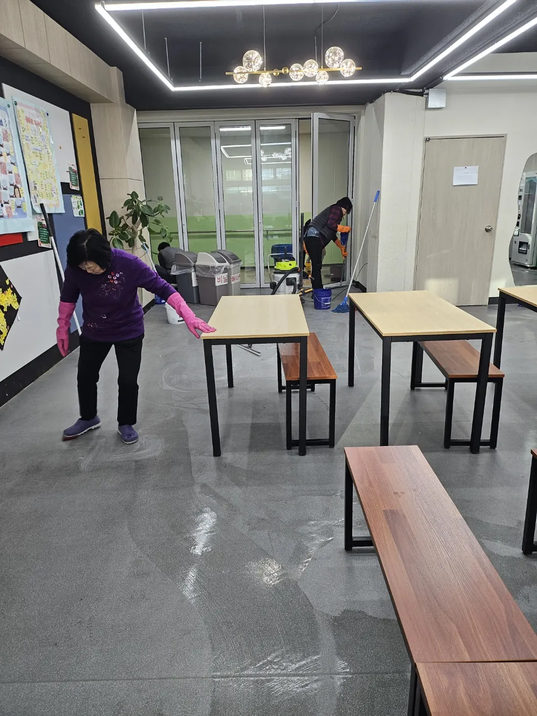 바닥 물걸레 마감 — 대화동 학교청소 현장
