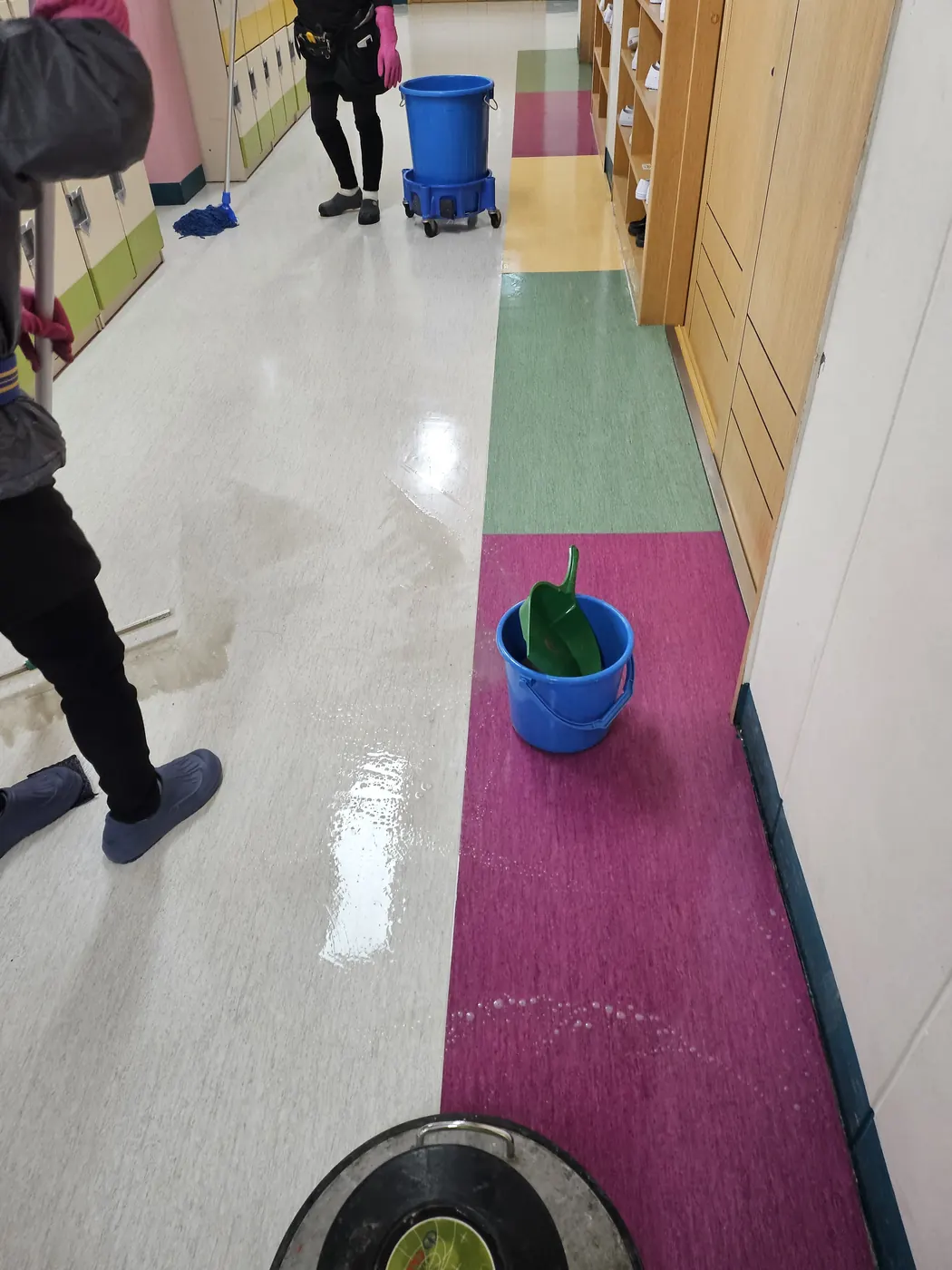바닥 물걸레 마감 — 내동 학교청소 현장