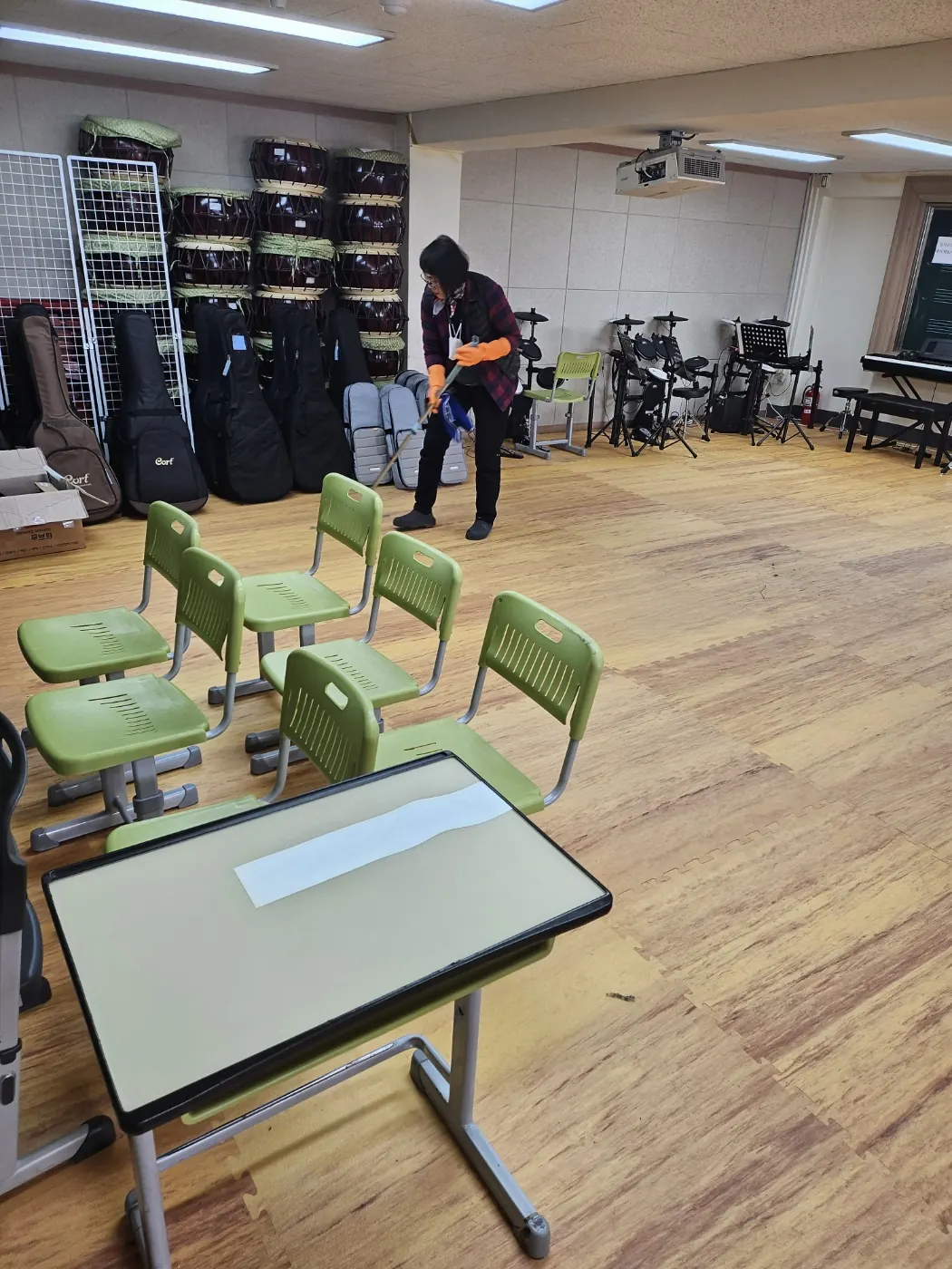 특별실 작업 — 비래동 학교청소 현장